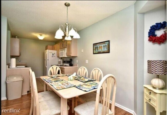 Building Photo - 3 br, 2 bath Condo - 8558 Hopkins Cir