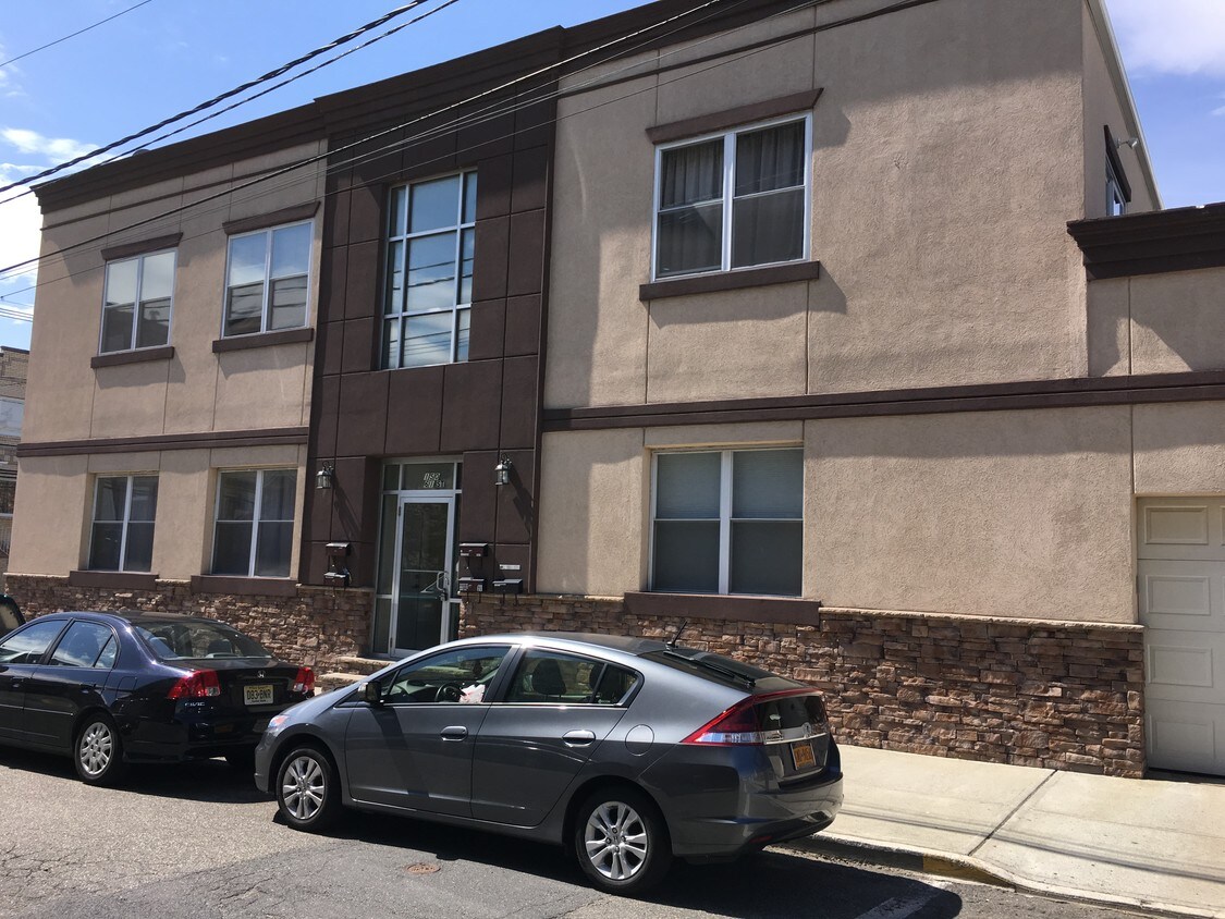 150 61st St, West New York, NJ 07093 Condo for Rent in West New York, NJ