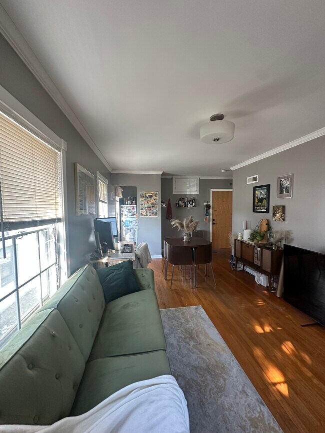 sala de estar - 310 W Lakeside St