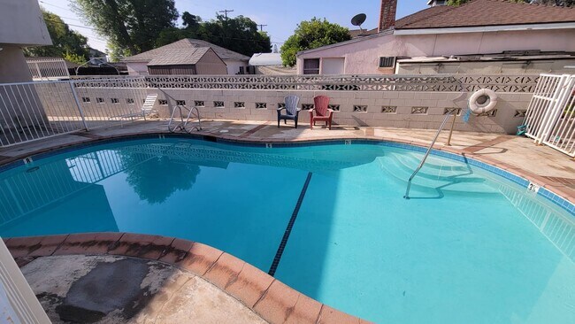 Foto del edificio - 6336 Tujunga Ave