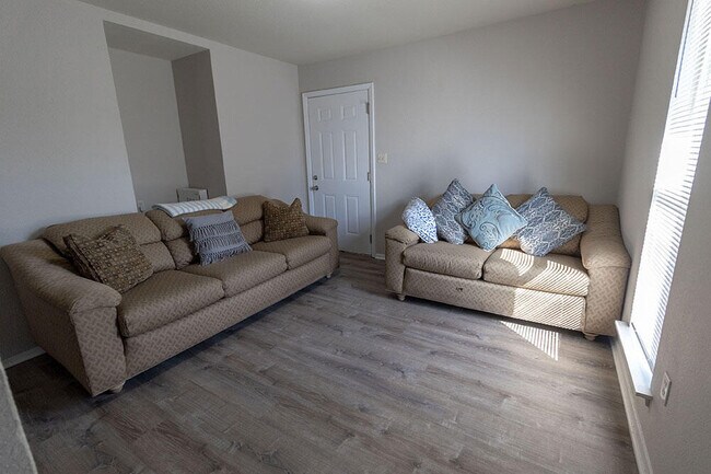 Foto del edificio - 319 West Blvd N