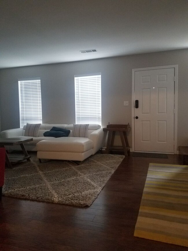 Foto del edificio - 2 Bed 2.5 Bath in Alpharetta!