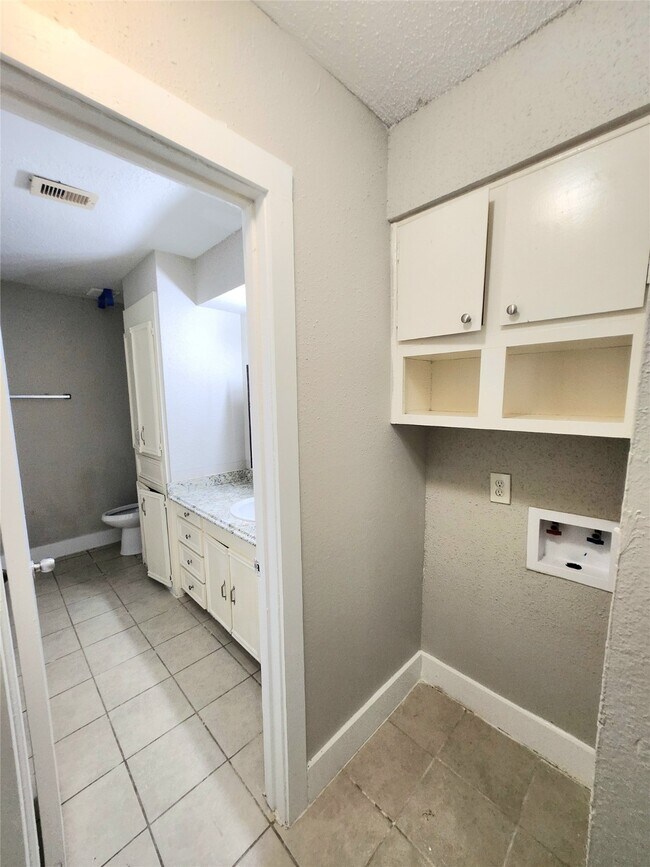 Foto del edificio - 9110 Kentshire Dr