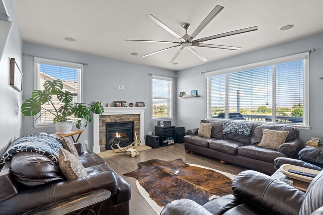 Building Photo - Gorgeous home with spectacular Front Range views!