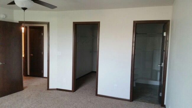 Building Photo - 3 Bed 3 Bath Single Family Home