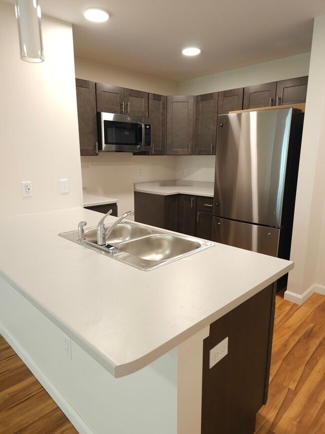 Building Photo - Village at Autumn Pond II: One Bedroom wit...