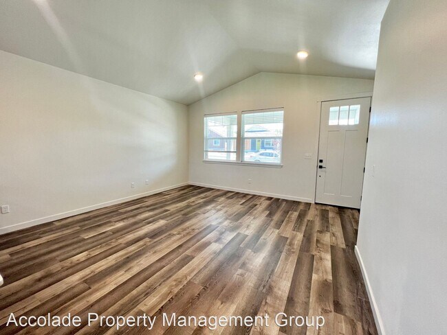 Building Photo - 3 br, 3 bath House - 2519 N Benjamin Lane