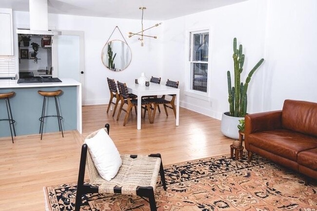 Foto del edificio - 2211 1/2 Pasadena Dr