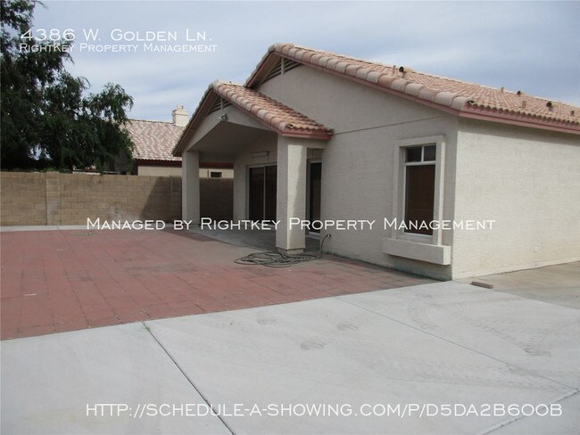 Building Photo - Central Location