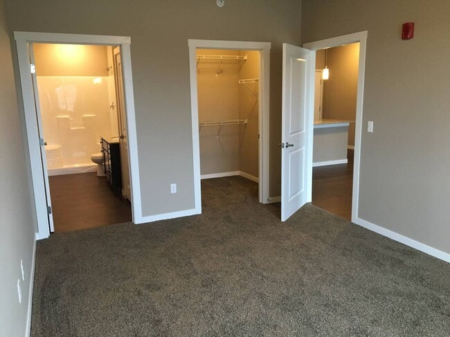 Courtyard Bedroom - Courtyard Apartments