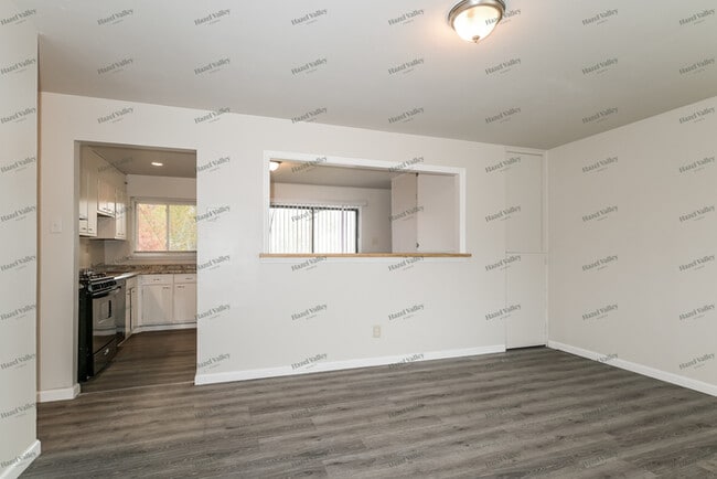 Building Photo - 5130 Auriesville Ln
