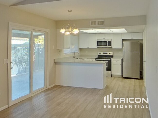 Building Photo - 6109 S Country Club Way Tempe AZ