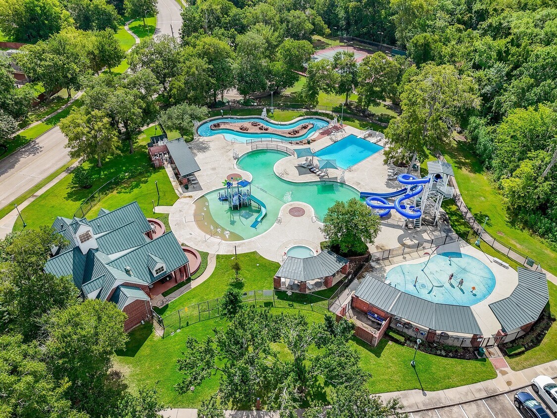 Foto principal - 7902 Silent Forest Dr