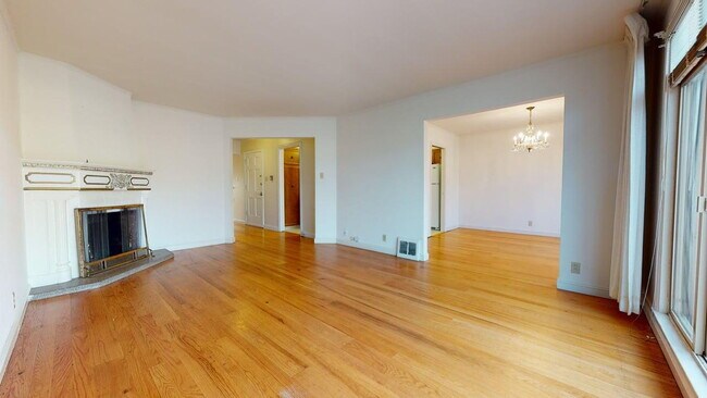 Foto del edificio - Flexible 4BD/3BA Home w/ Bonus Private Suite – Steps to Taraval Shops