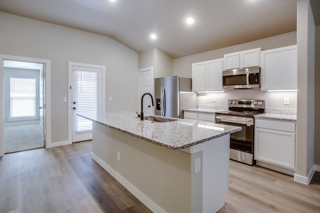 Foto del edificio - Like New Construction in Cooper District!