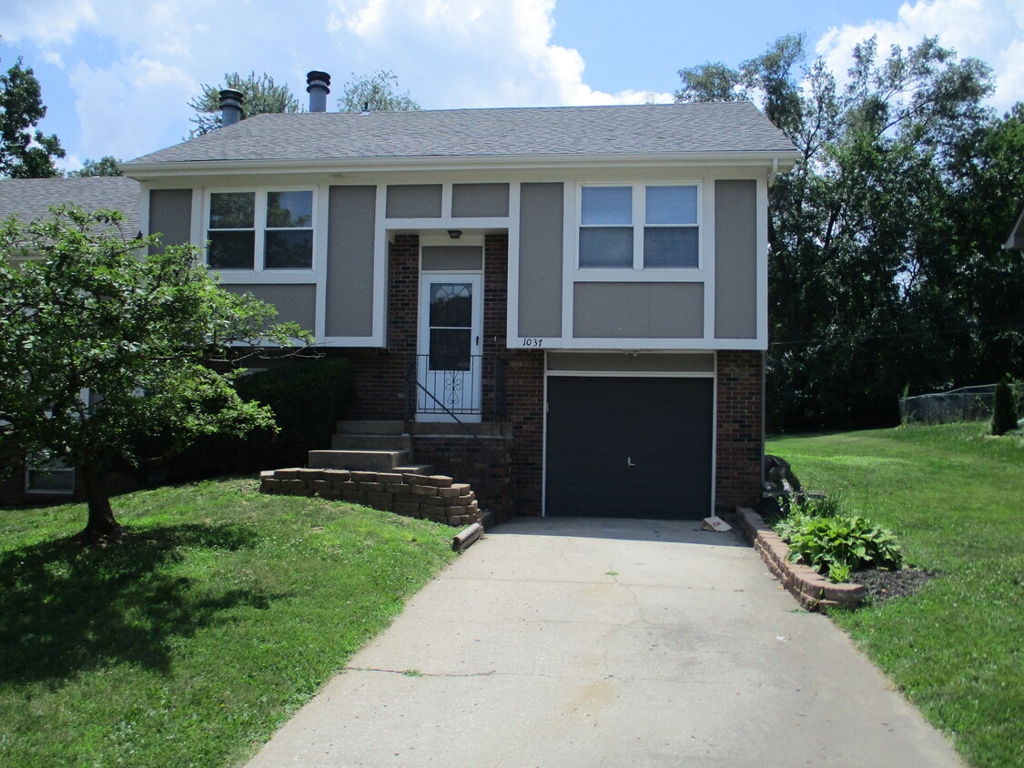 1037 E Huntington Pl, Olathe, KS 66061 Townhome Rentals in Olathe KS