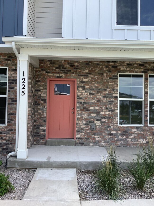 Building Photo - Townhome in Prime Spanish Fork Location