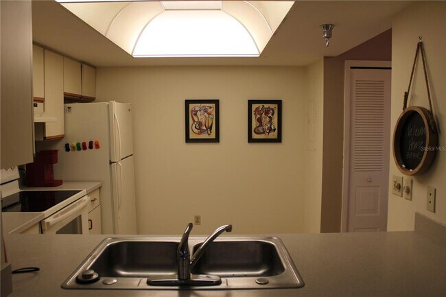 Foto del edificio - 6304 Pointe W Blvd W