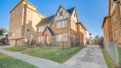 Building Photo - 401 W Clay St