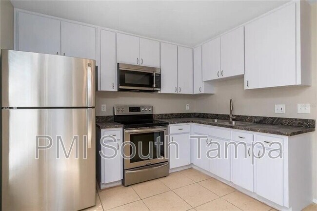 Foto del edificio - 1020 Pine Ridge Cir
