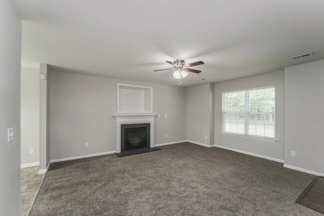 Foto del edificio - 8819 Twisted Pine Dr