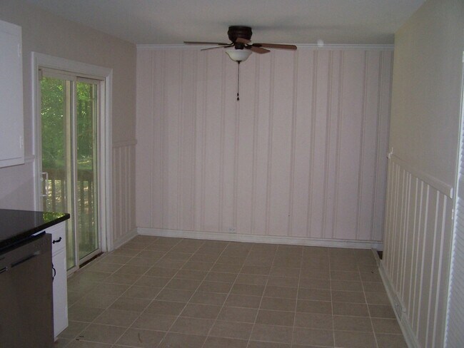 Foto del edificio - 2BR/1BA home with bonus room