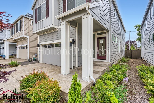 Foto del edificio - Spacious & Bright 5-Bedroom Home with Office and Fireplace in Hillsboro! NEW BEST PRICE at $2,845...