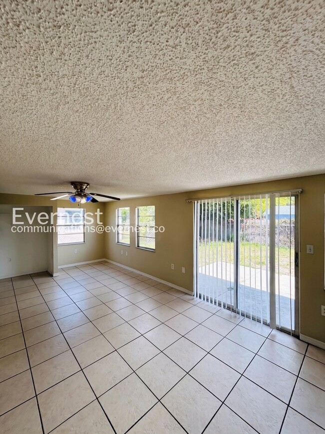 Building Photo - 9130 Chatam Ln