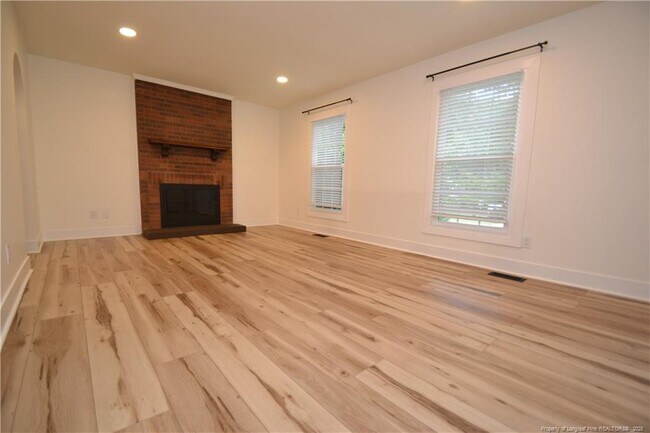 Foto del edificio - 1436 Lake Pine Dr