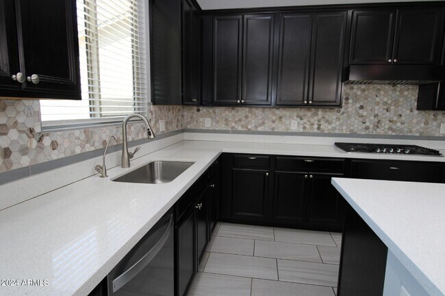 Building Photo - 2092 E Lantana Dr