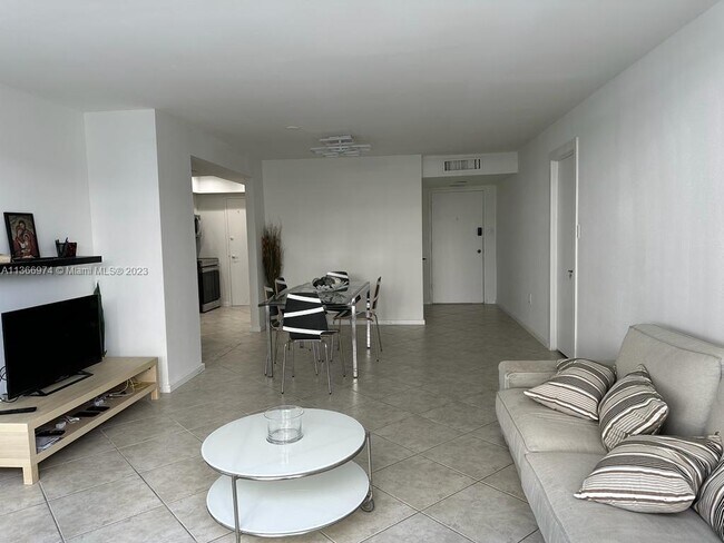 Building Photo - 18041 Biscayne Blvd