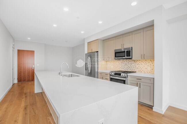 Building Photo - 400 El Camino Real