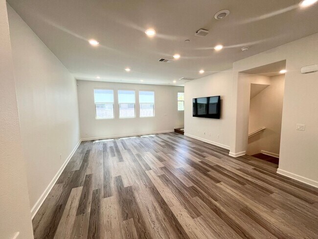 Foto del edificio - 16755 Coyote Bush Dr