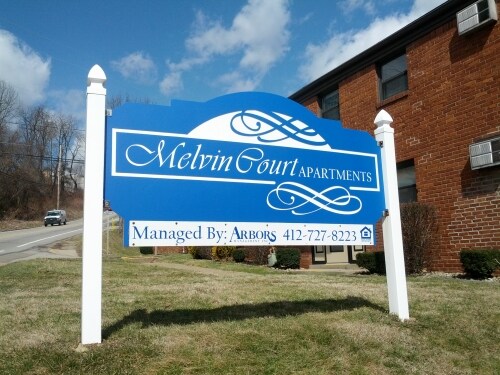 Foto del edificio - Churchill/Melvin Court Apartments