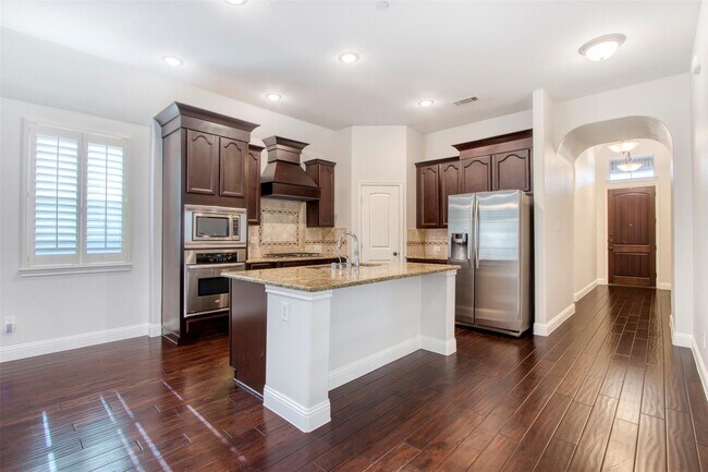 Building Photo - 8609 Dewland Dr