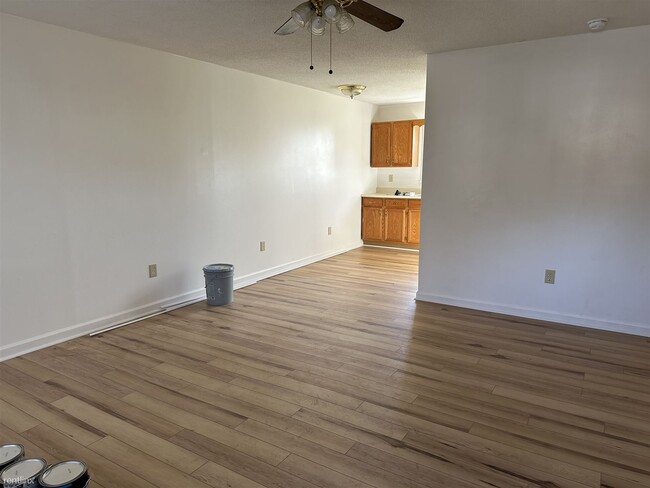 Building Photo - 2 br, 1 bath Duplex - 922 Beverly Drive A