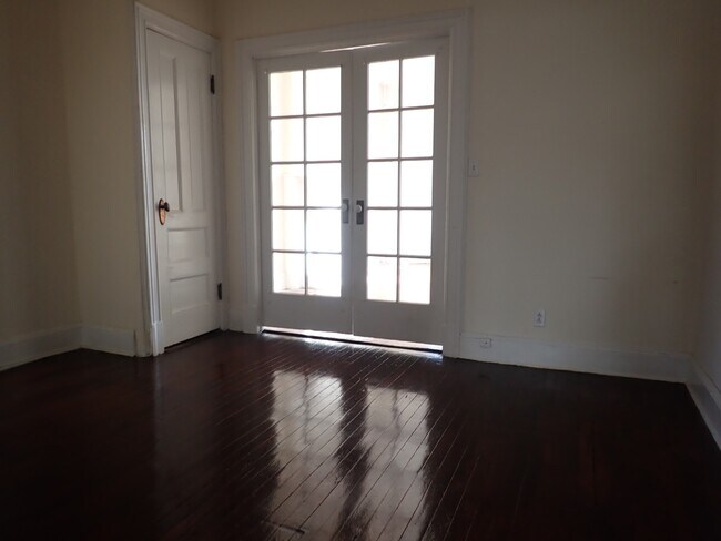 Foto del edificio - 183 Lincoln Rd