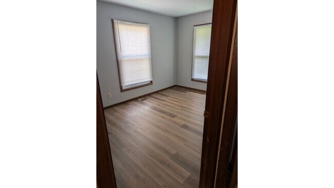 Building Photo - 901 Shup St