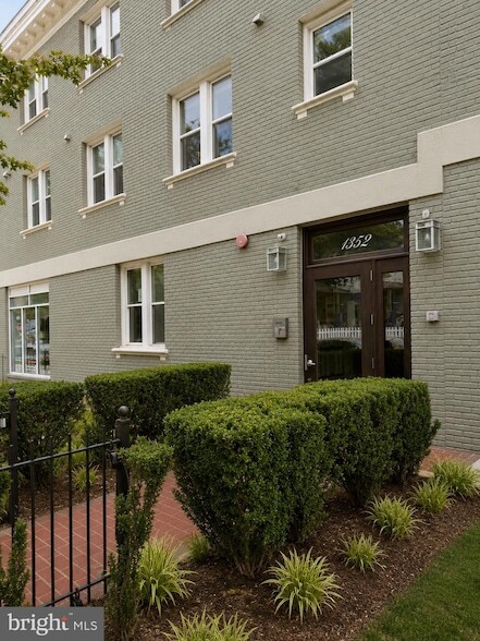 Building Photo - 1352 Longfellow St NW