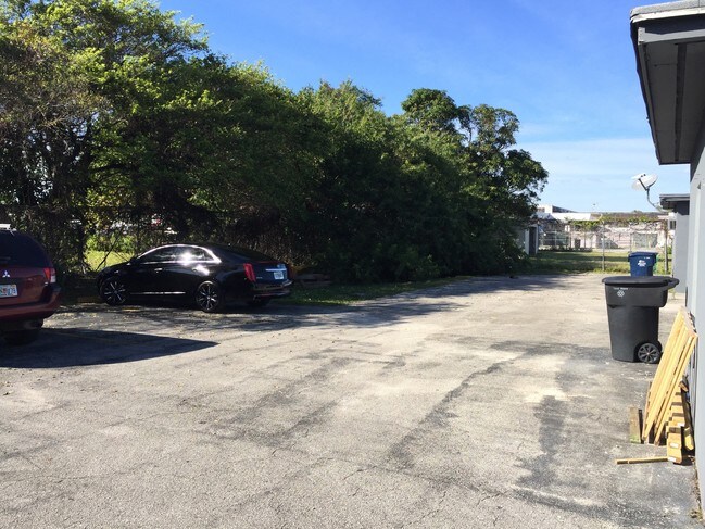 Building Photo - 121 N Dixie Hwy