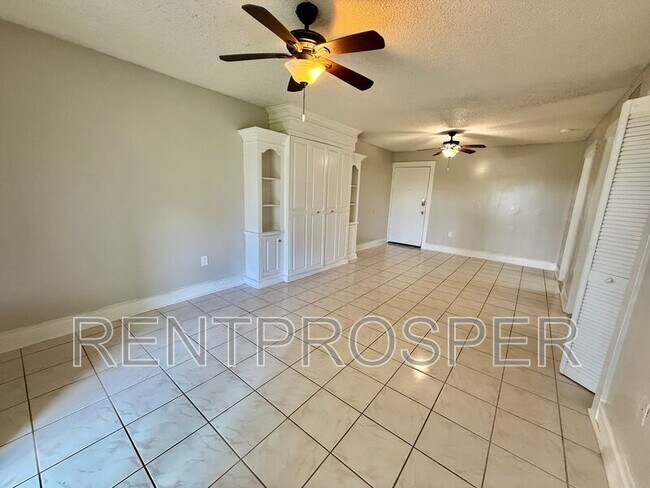 Foto del edificio - 938 N Lake Destiny Rd