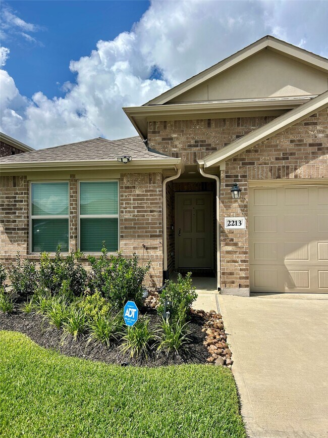 Foto del edificio - 2213 Still Bend Ln
