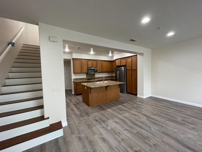 Building Photo - 2208 Pasadena Ct