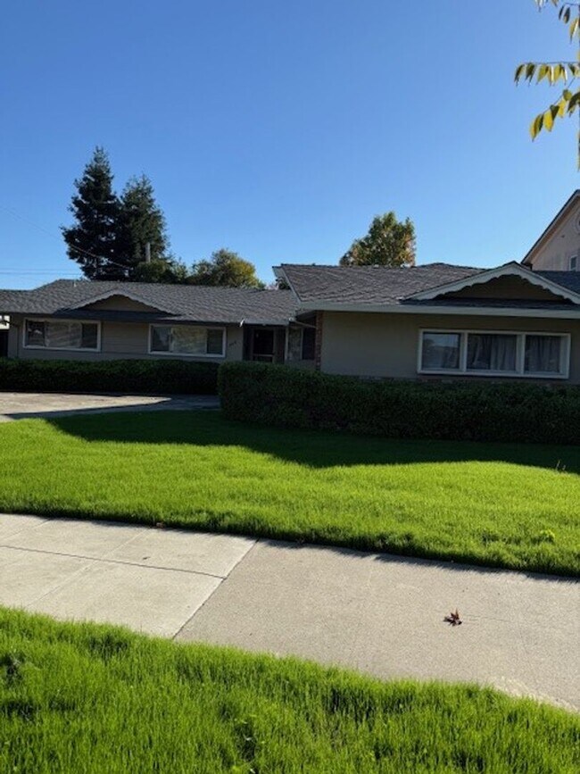 Foto del edificio - Home for the Holidays! 3 Bedroom, 2.5 Bath Single Family Home