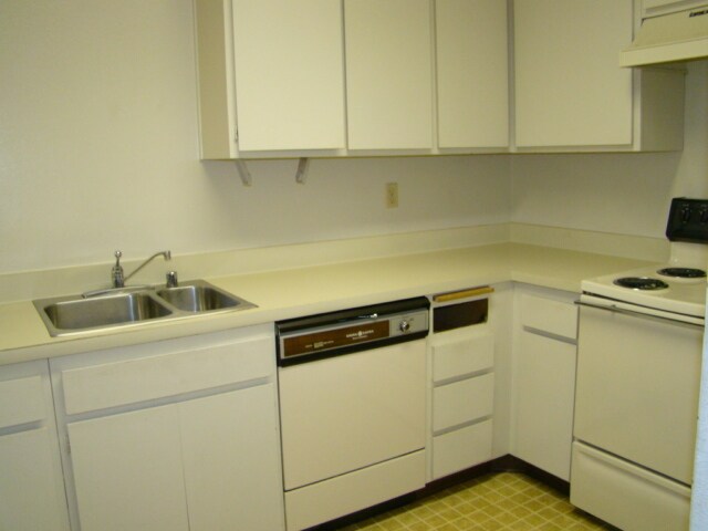 Building Photo - 1055 N Capitol Ave