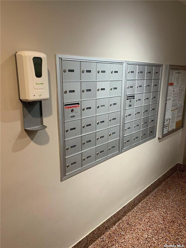 Foto del edificio - 37-30 83rd St