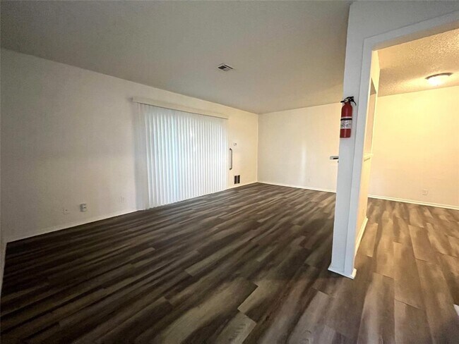 Foto del edificio - 4908 West Gate Blvd