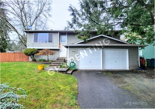 Building Photo - 13004 NE 128th Pl