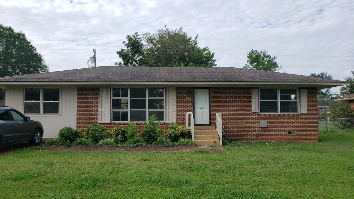 Primary Photo - 1006 Waverly Ave