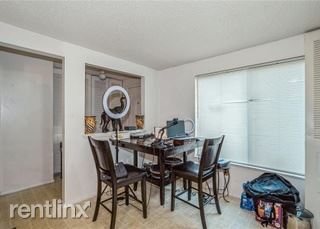 Foto del edificio - 4922 Silver Oaks Village